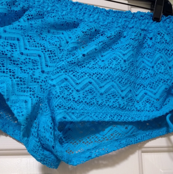 Beach & Pool Shorts - Picture 8 of 16